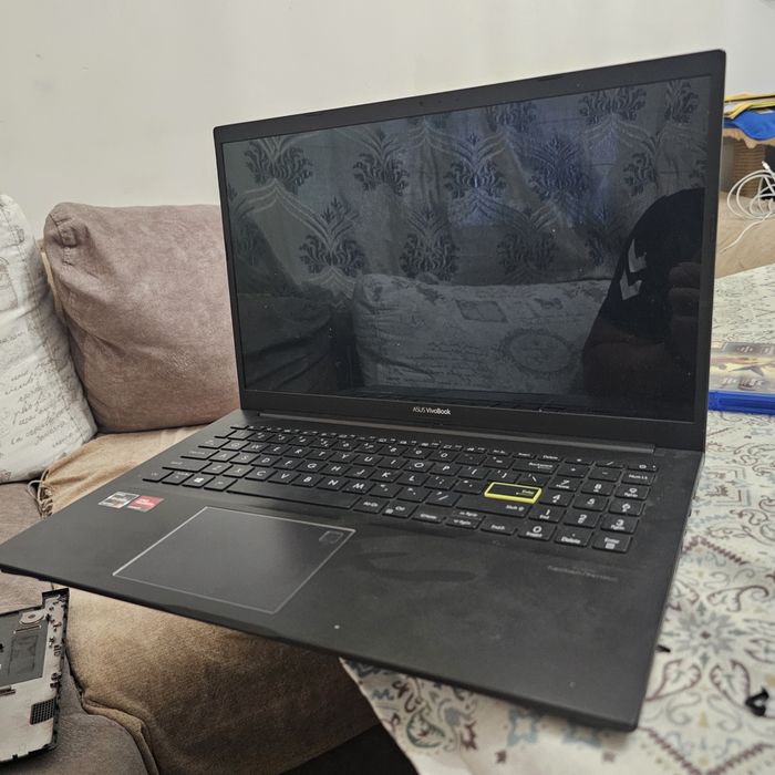 ASUS VivoBook M513U Ryzen 5, 8 GB RAM – за части/ремон