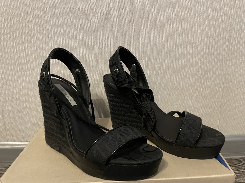 Calvin klein сандали на платформа