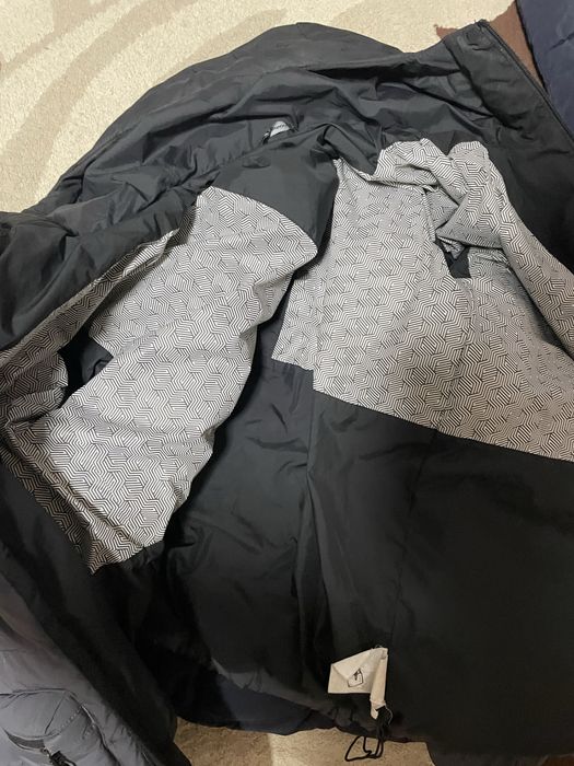 Куртка черно серая теплая