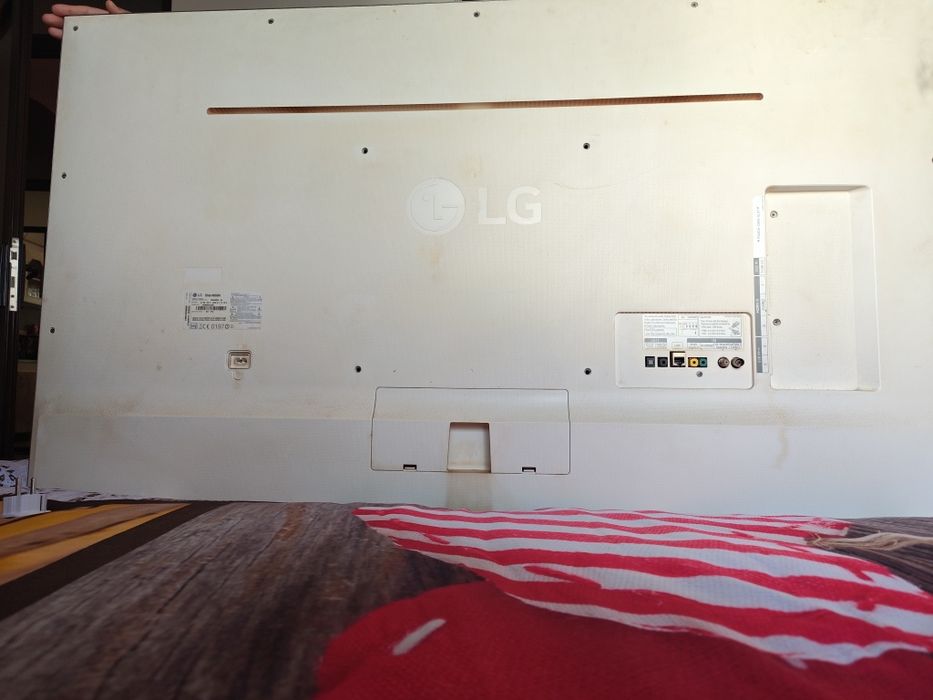 Televizor benzi led stricate