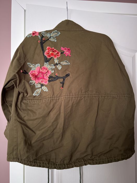 Есенно яке по дизайн на  Zara , с 3Д апликации