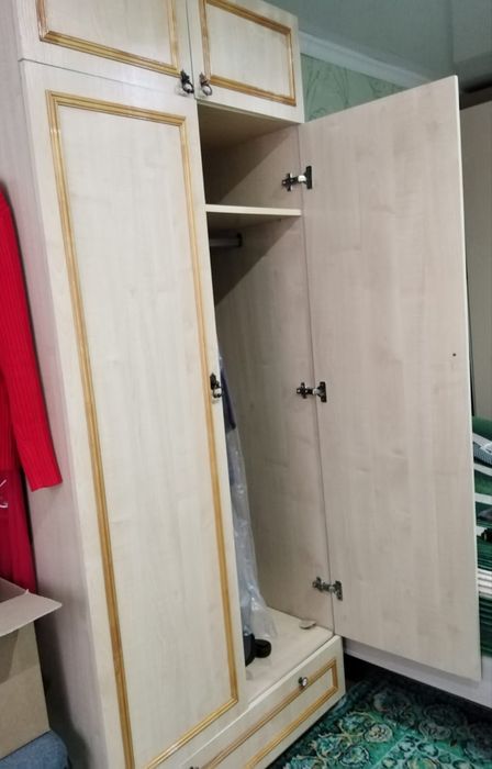 Продам стенку срочно.