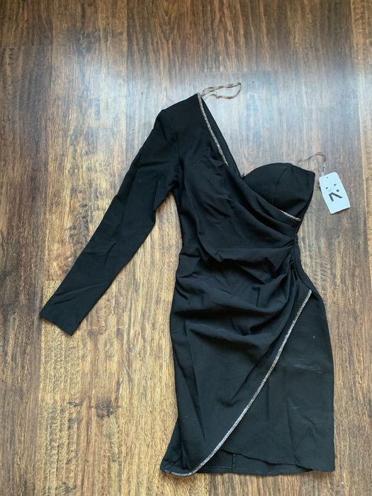 Rochie superba pe un umar