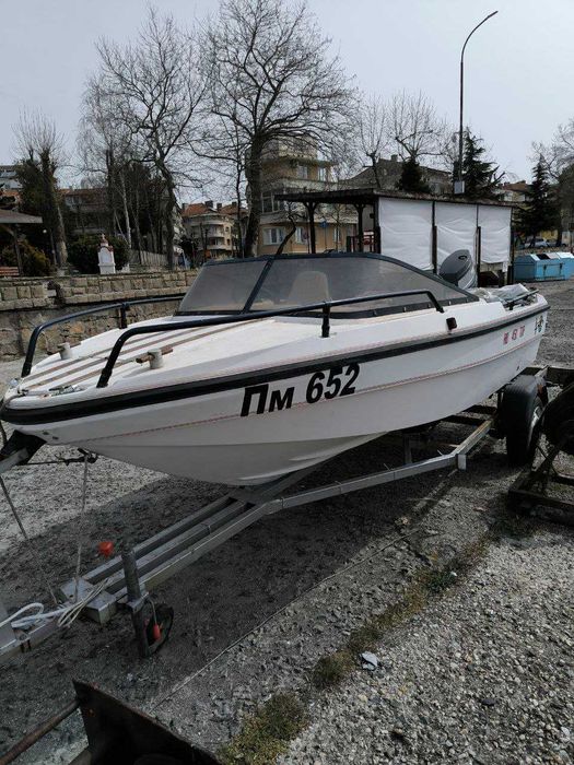 Лодка Rio 450, двигател Yamaha 30 (496 см3)