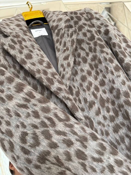 Umuman kiyilmagan yengi palto.