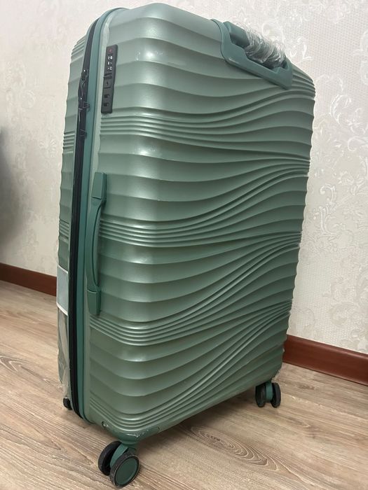 Продам чемодан новый