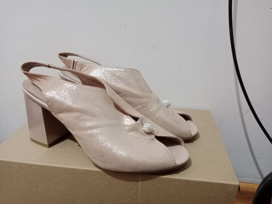 Продам босоножки женские