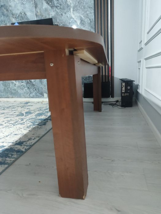 Продам стол гостиной