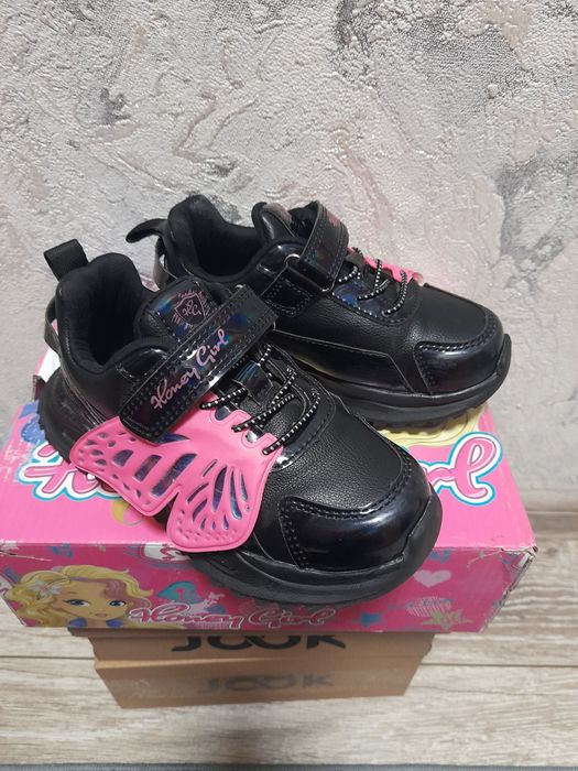 Кроссовки на девочку