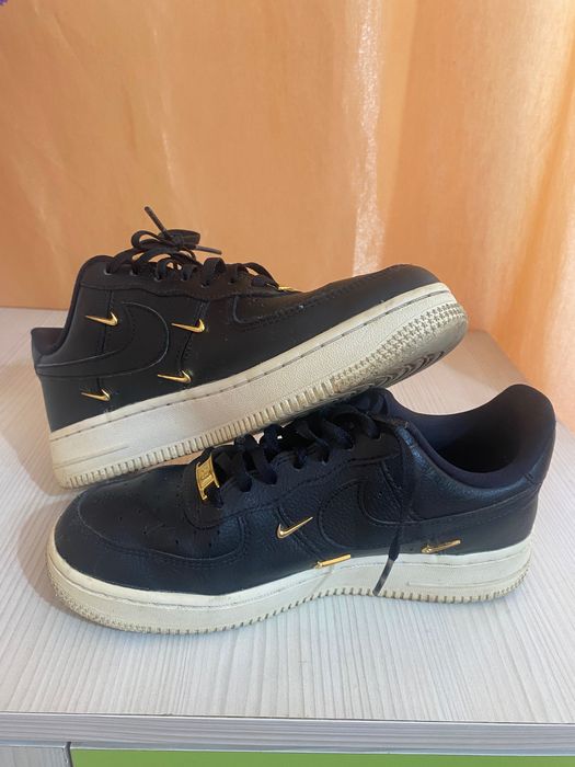 Vând adidași Nike Dama