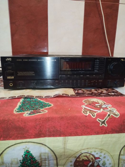 Vând amplificator JVC AX-R551