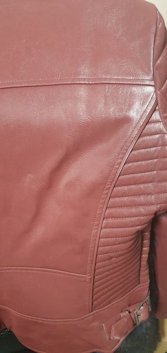 Дамско червено  яке GUESS