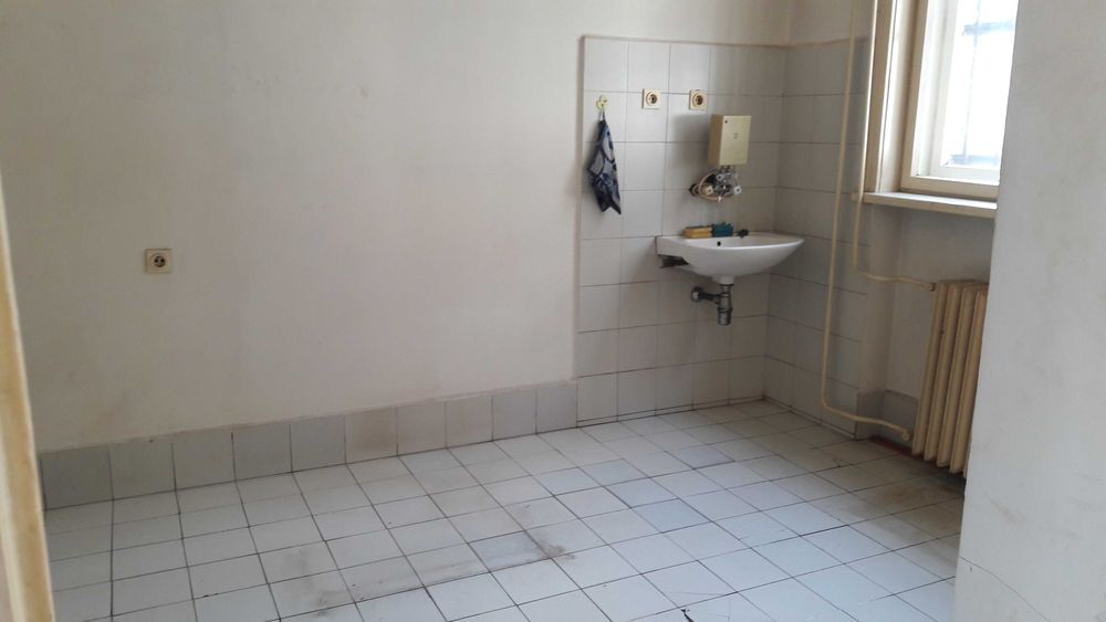 Дава се под наем Офис в Смолян, Стар център - 360 кв.м за 510 € - Снимка #6