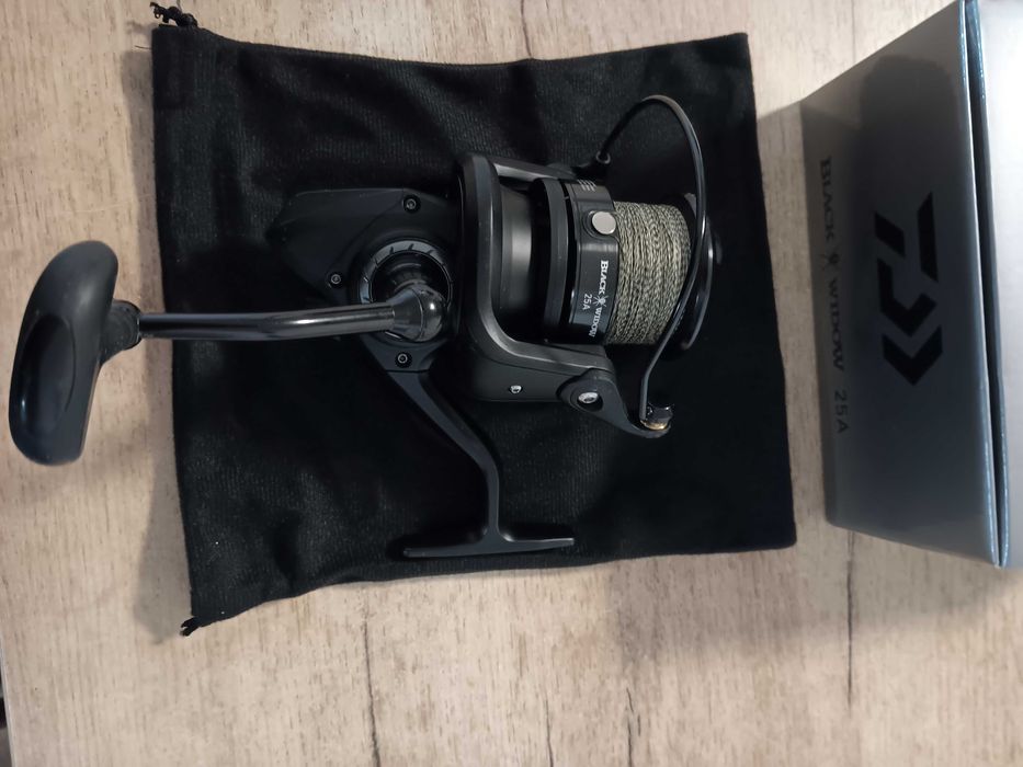 Макара daiwa black widow 25a