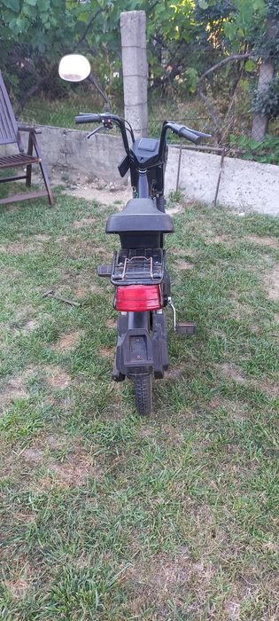Vând motoretă cu pedale gareli,vând și remorcă pe o axă