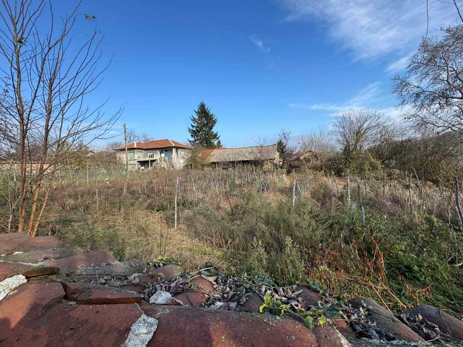 Самостоятелна къща в с.Леново