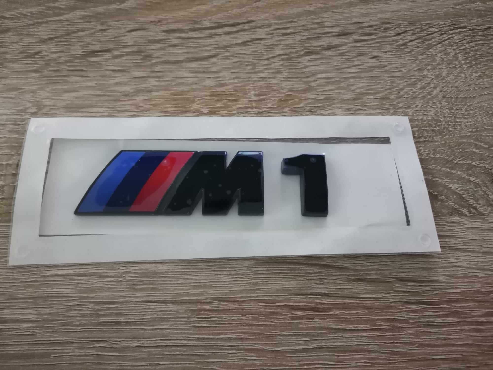 БМВ Bmw 1М черна емблема лого гр. София Борово • OLX.bg