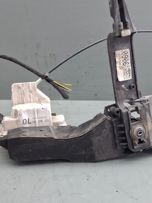 Broasca usa stanga fata XS41-A21813-DE Ford Mondeo 2001