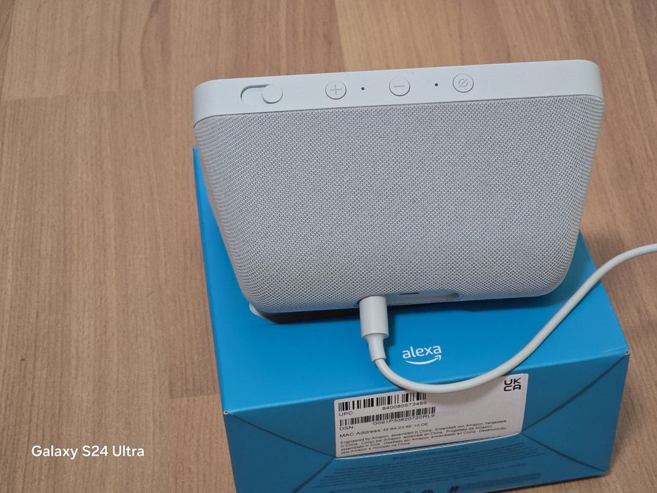 Amazon Echo Show 5 (2nd Gen) - Смарт дисплей, Перфектно състояние