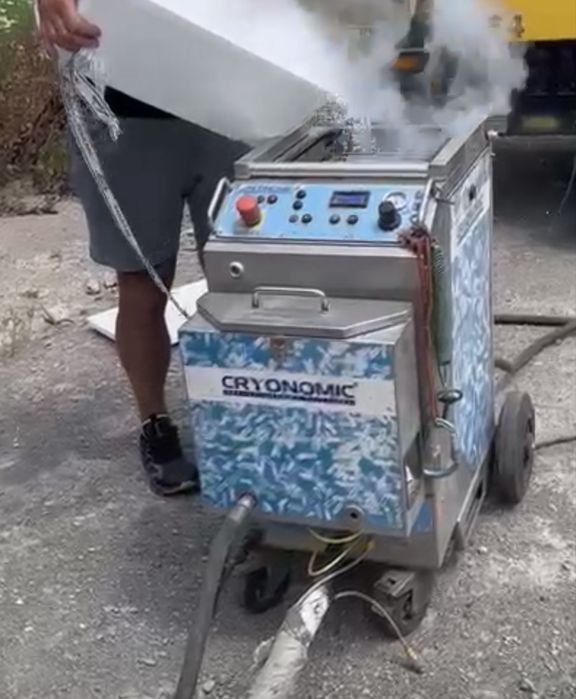 Aparat profesional de sablat cu gheata carbonica si nisip