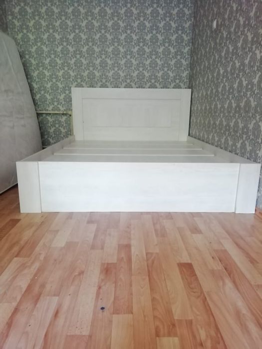 Продам кровать из МДФ