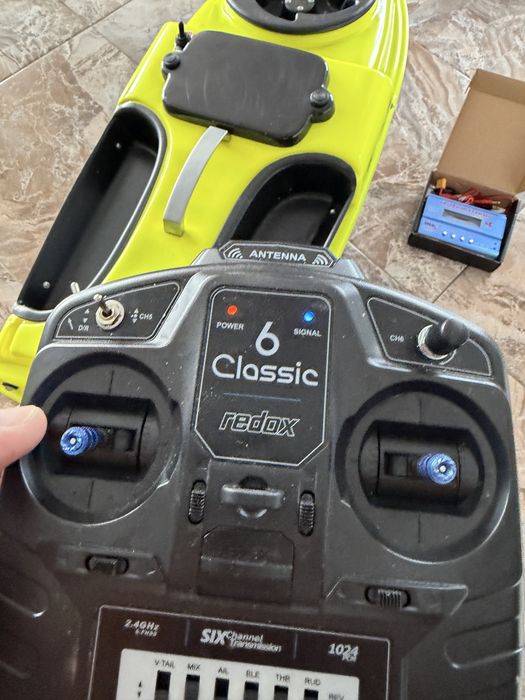Navomodel E.O.N cu Morisca Speed Galben + Sonar