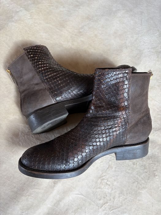 Италиански кожени обувки с питонова кожа.