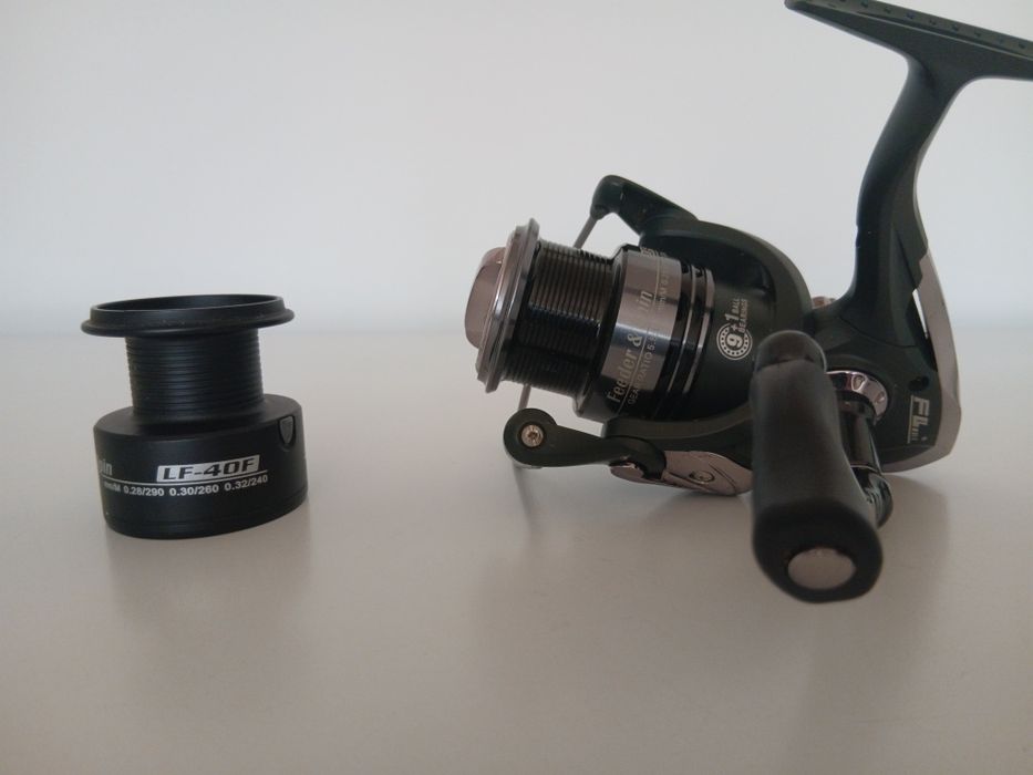 Vând mulinetă fl feeder&spin 4000