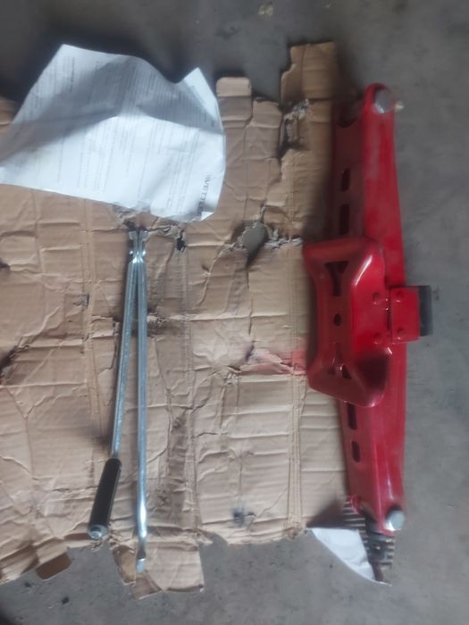 Продам Домкрат новый
