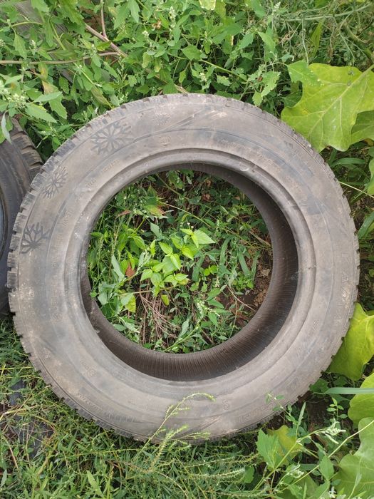 Продам 2 покрышки на 16