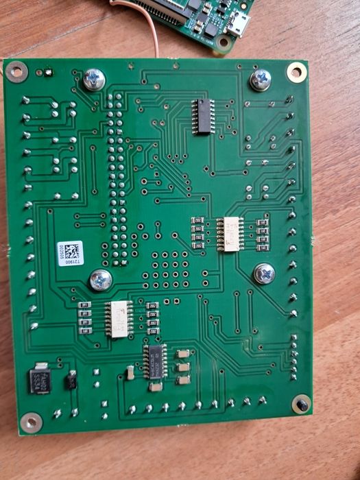 Modul Raspbery  programat pentru control.acces 4 uși