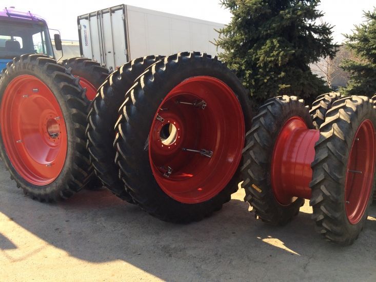 тесни и сдвоени джанти и гуми за трактори, комбайни и пръскачки