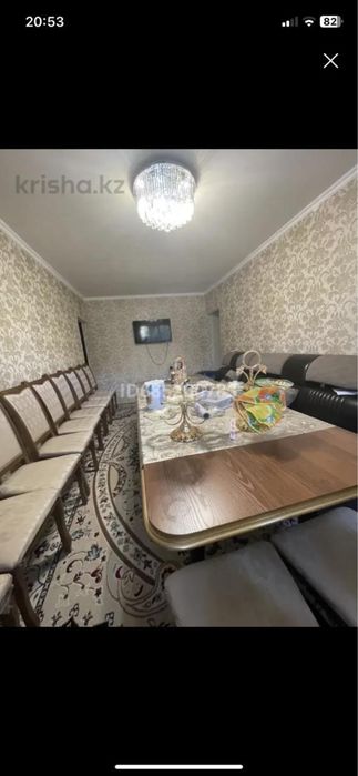 Стол со стульями