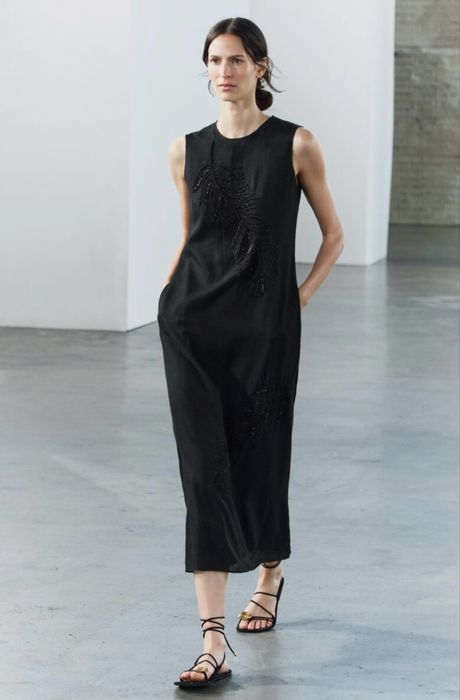 Rochie cu broderie si margele Zara