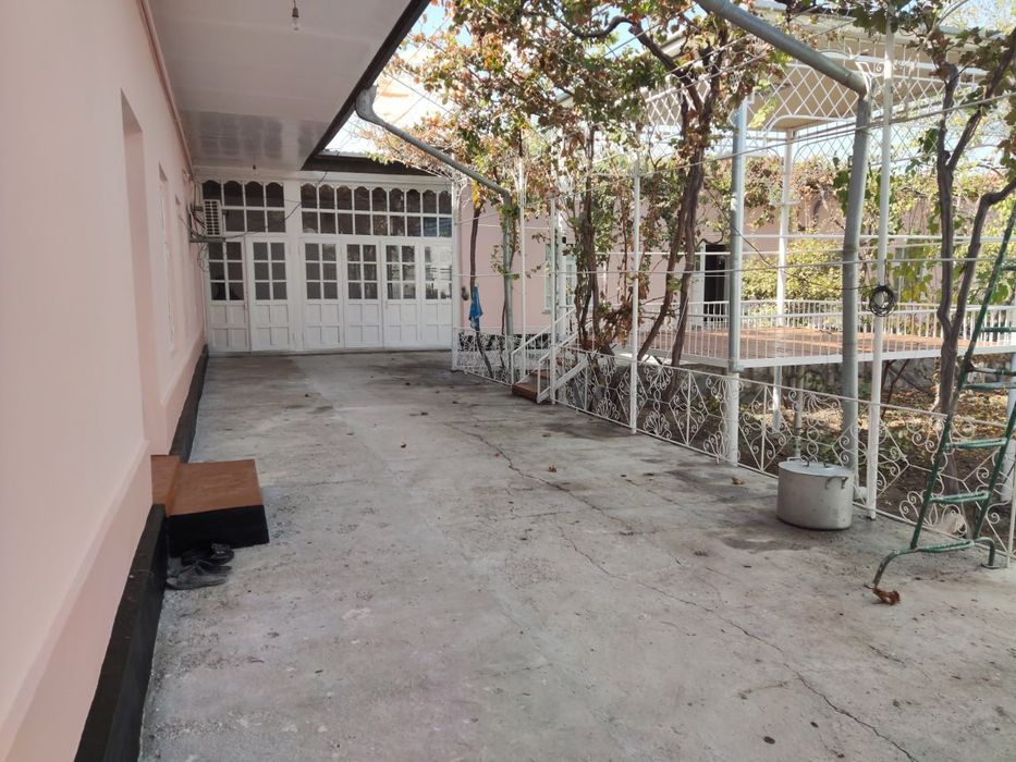 Buxoro vil Vobkent tum Soʻfidehqon qishlogʻidagi  hovli sotiladi.