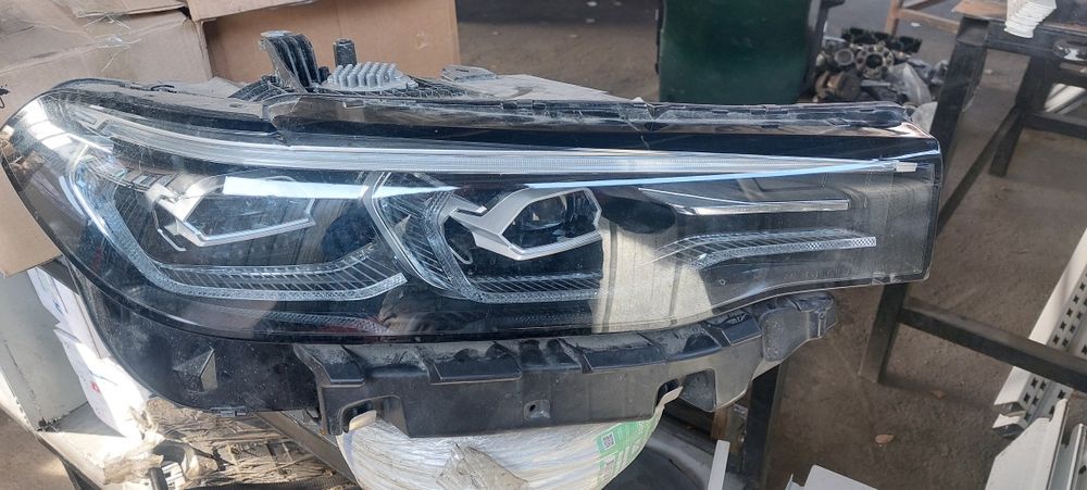 Продам LED фару на BMW X7 G07 2018гв.