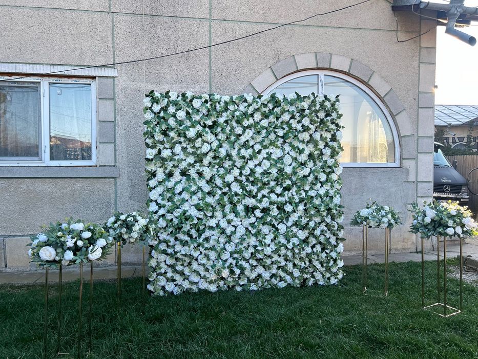 Inchiriez aranjamente florale arcada, stalpisori, panou foto