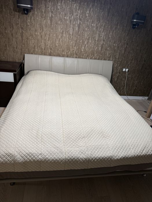 Продам кровать двухспальнюю