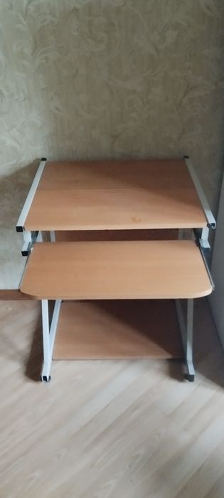 Продам компьютерный стол
