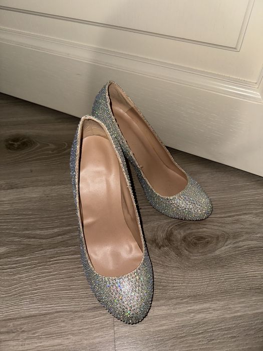 Новые туфли белые и бежевые