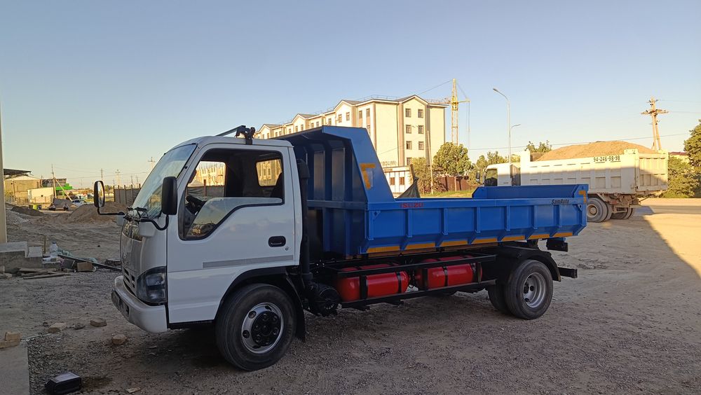 Isuzu Samosval  sotiladi moshina Radnoy