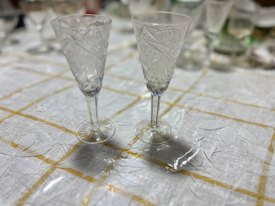 Продам рюмки на ножке