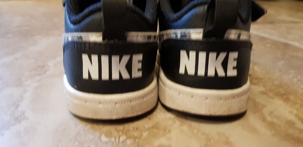 Adidasi Nike mar 23 , 05