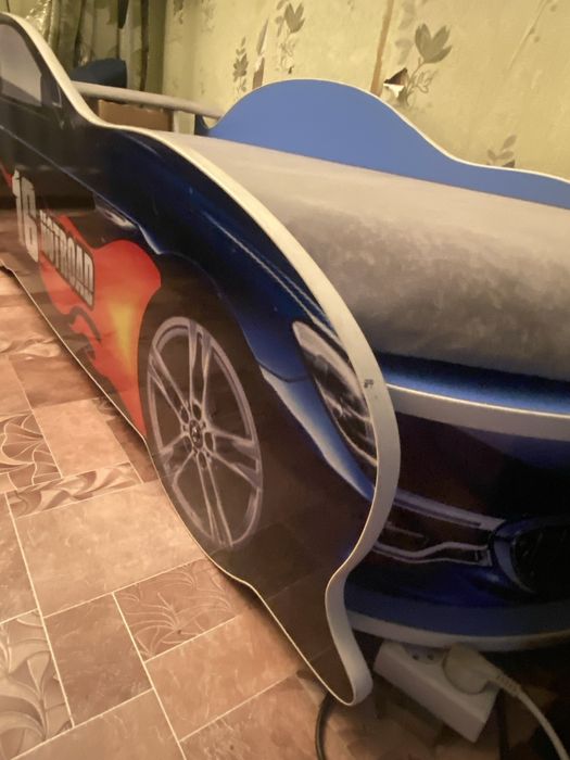 Продам новый детский кровать машинка