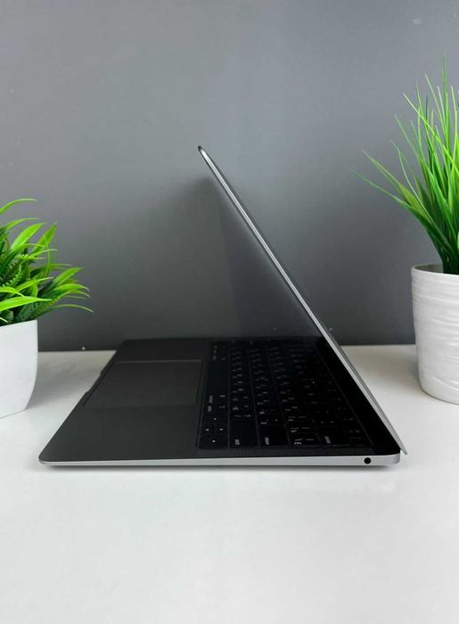 MacBook Air 2018, 12660а7243