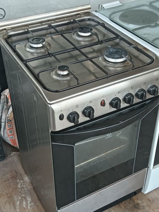 Продам газ плиту