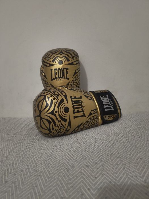Боксови ръкавици Leone