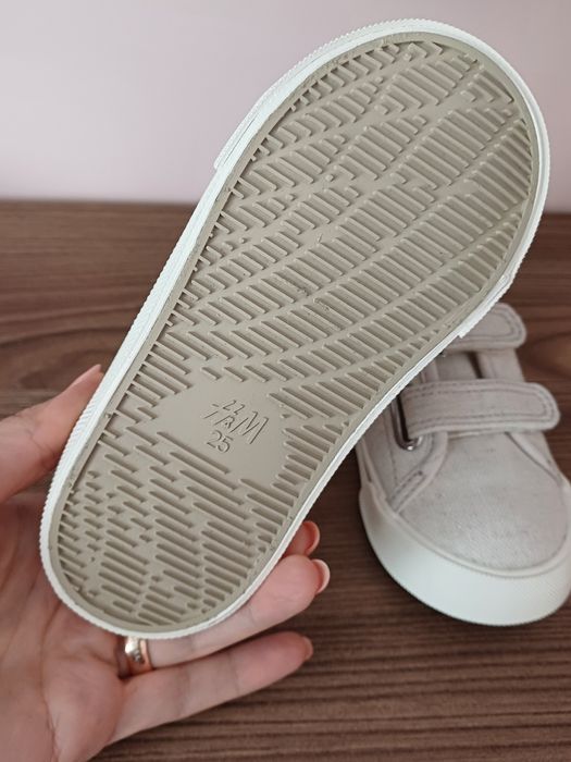 Нови гуменки hm 25 размер момче момиче