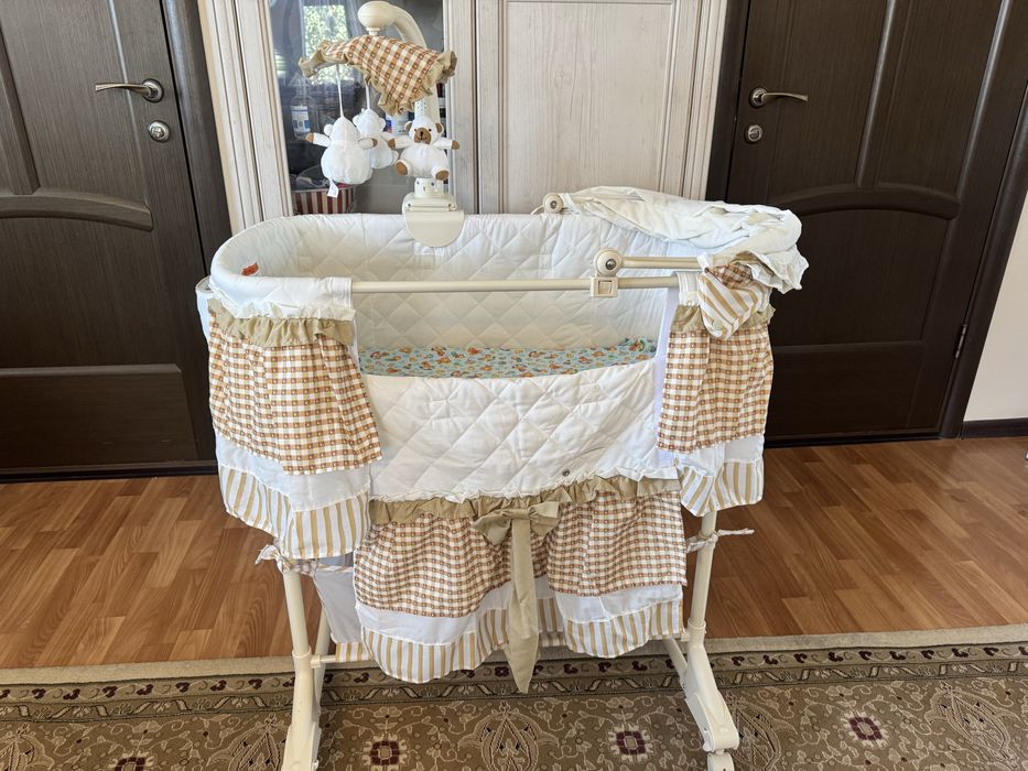 Колыбель почти новая удобая