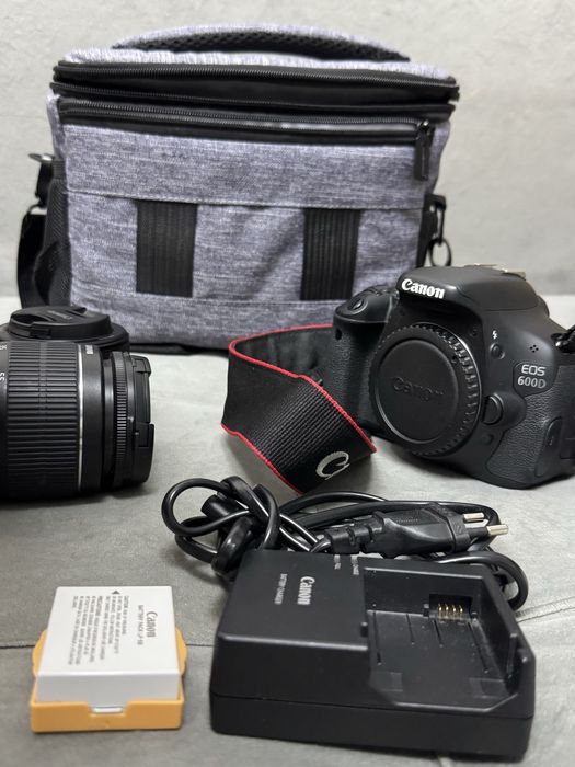 Продам фотоаппрат Canon 600D